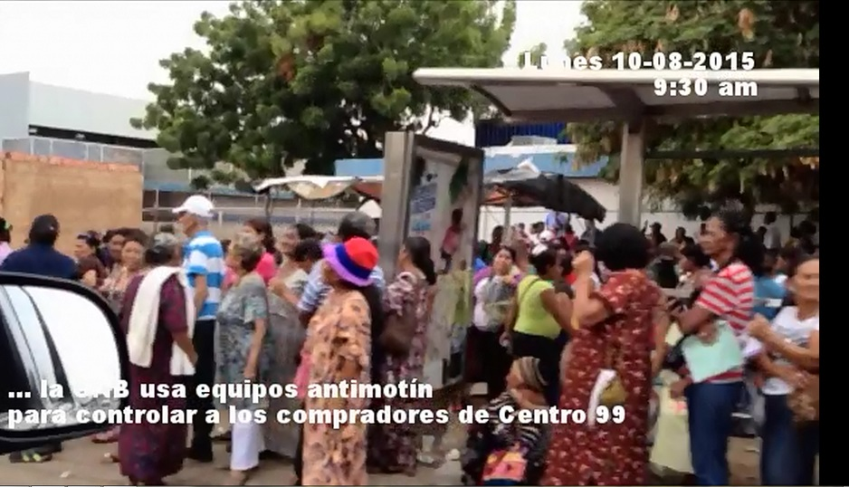 Acusan a GNB de “intimidar” a quienes hacían cola para adquirir alimentos en Maracaibo