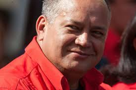 Diosdado Cabello dice que el pueblo no se pone bravo por hacer cola