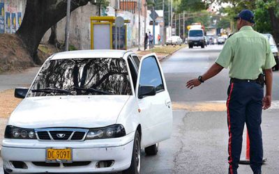 Efectivos de Polinaguanagua extorsionan a comerciantes