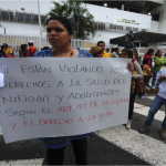 Pacientes se mueren en hospitales por falta de medicinas y atención