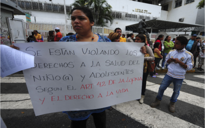 Pacientes se mueren en hospitales por falta de medicinas y atención