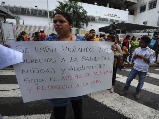 Pacientes se mueren en hospitales por falta de medicinas y atención
