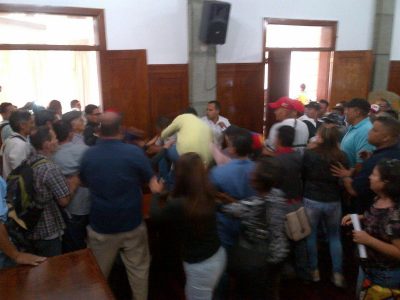 Oficialistas atacaron a concejales de Mérida dentro de la Cámara Municipal