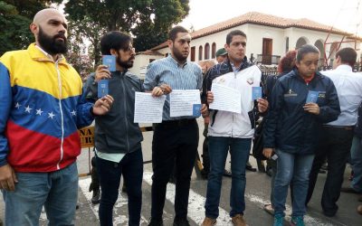 Diputados madrugaron en Comandancia de la Guardia Nacional para exigir cese de represión en protestas