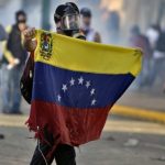 Venezuela debe permitir la protesta pacífica e investigar la muerte de manifestantes, dicen expertos de la ONU