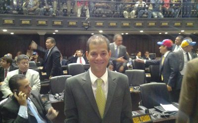 Diputado opositor acudió a reunión de la Comisión Presidencial Constituyente