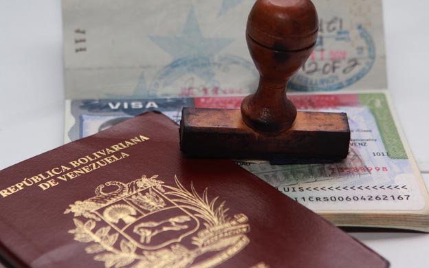 Autoridades del SAIME anulan pasaporte del diputado Carlos Berrizbeitia