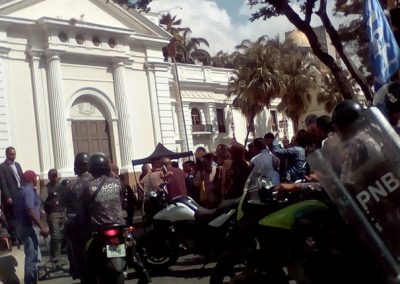 Funcionarios de la GNB impiden ingreso de Diputados a la Asamblea Nacional