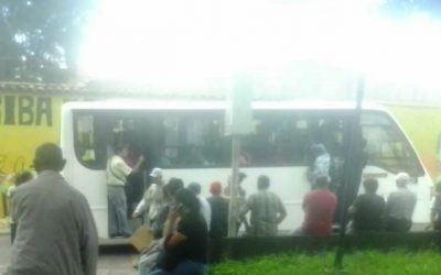 Déficit de unidades y escasez de gasolina generan caos de transporte en Táchira