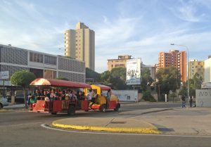 En Maracaibo los zulianos se transportan en vagones, pero no del Metro