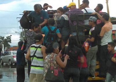 Como el ganado al matadero se trasladan carabobeños por falta de transporte público