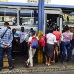 Colapso del transporte público propicia el agravio contra las mujeres