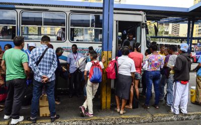 Colapso del transporte público propicia el agravio contra las mujeres