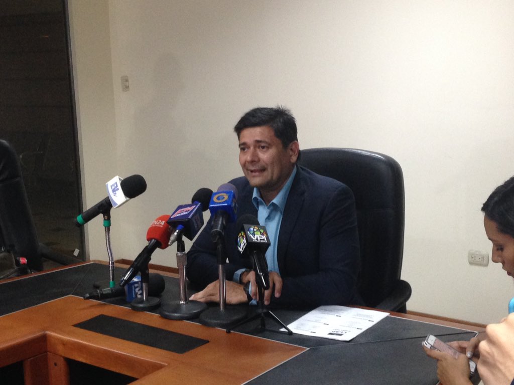 Diputado Superlano acusó a Maduro y Cilia Flores como responsables de corrupción en los CLAP