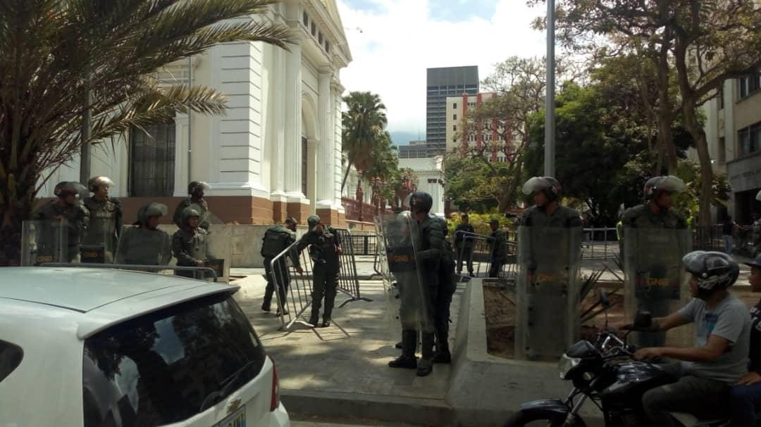 GNB impide entrada de la prensa al Palacio Federal Legislativo
