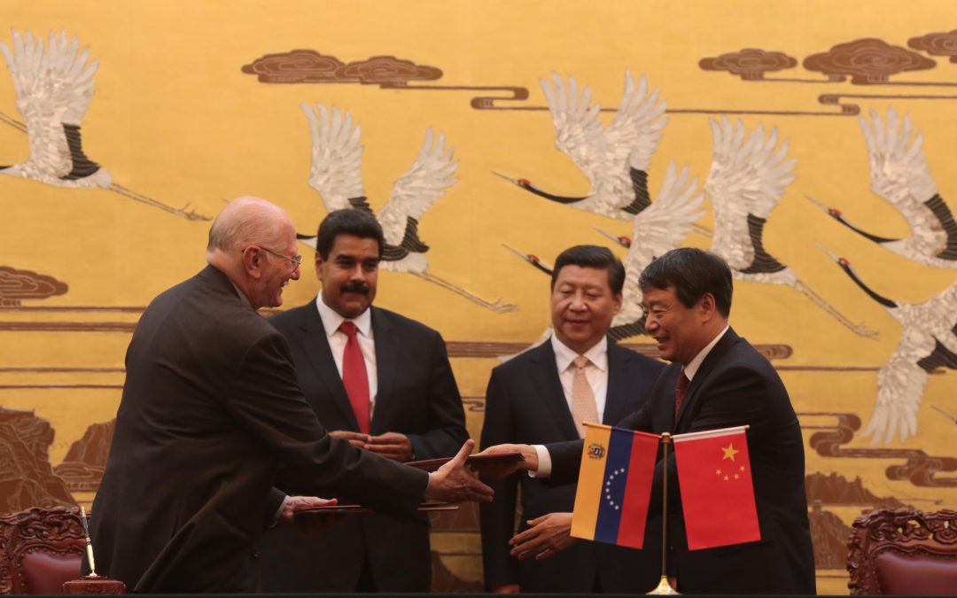 Expertos analizan impacto de los acuerdos Venezuela-China en la democracia