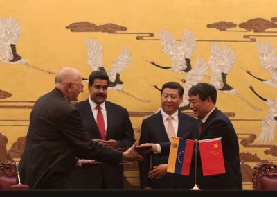 Expertos analizan impacto de los acuerdos Venezuela-China en la democracia