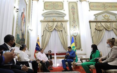 Gobierno de Maduro desempolvó diplomacia de “petrochequera”
