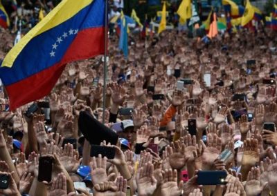 ¿Se puede considerar la democracia como un derecho humano?