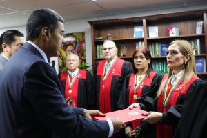 Una vez la Sala Electoral del TSJ se declaró incapaz de totalizar los votos de una elección