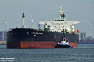 En enero sigue la incautación de buques petroleros, pero también las flotas fantasmas